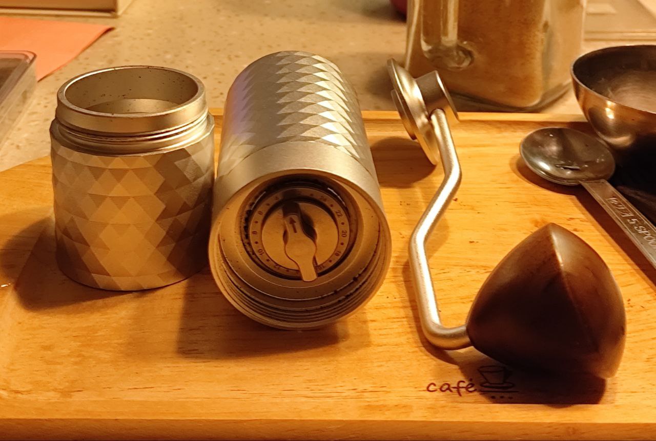 알리에서 산 핸드밀